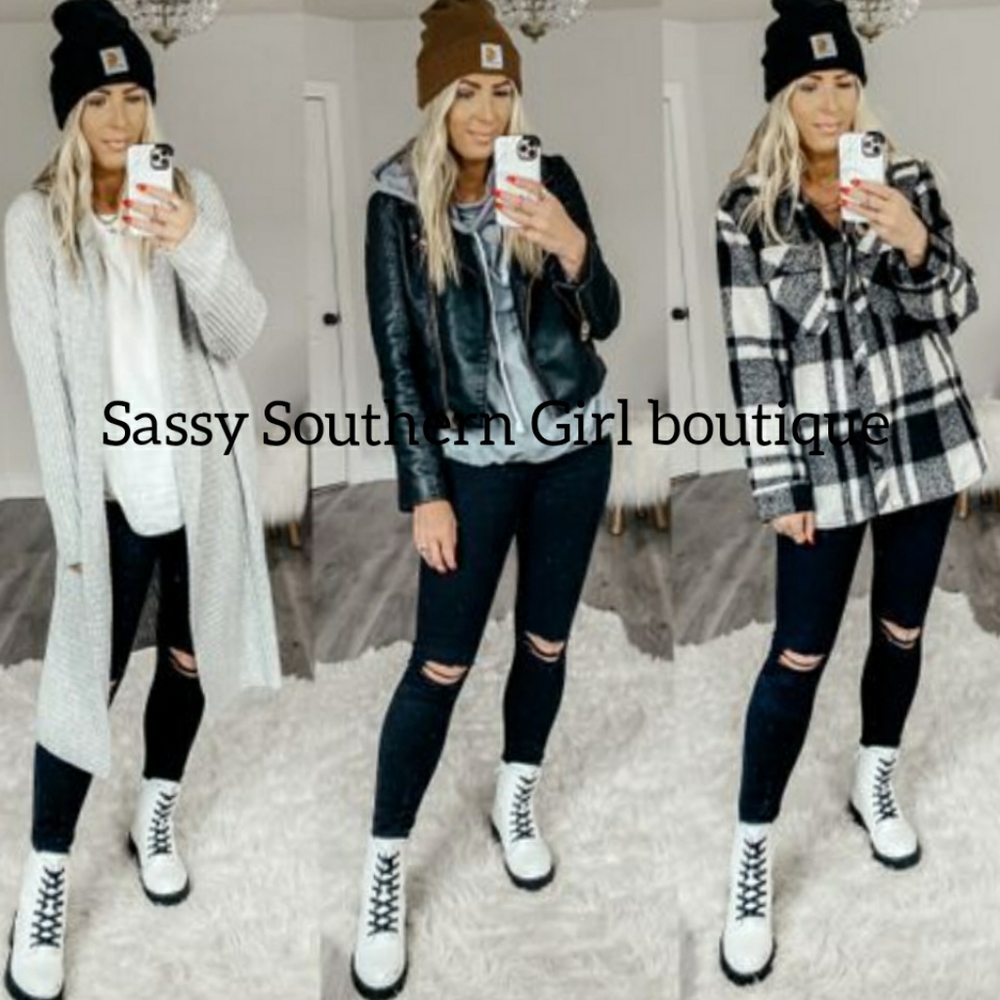 🆕⭐Black blow out knee skinny joggers